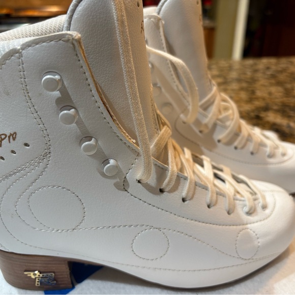 RISPORT Royal Pro 250 C / 6.5 figure skates (Boots only) - Picture 2 of 13